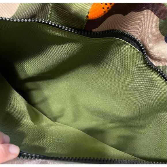 Roverlund Out-Of-Office Carry All Bag Perfect For A Pet Vacation camo w/ orange - Picture 5 of 7